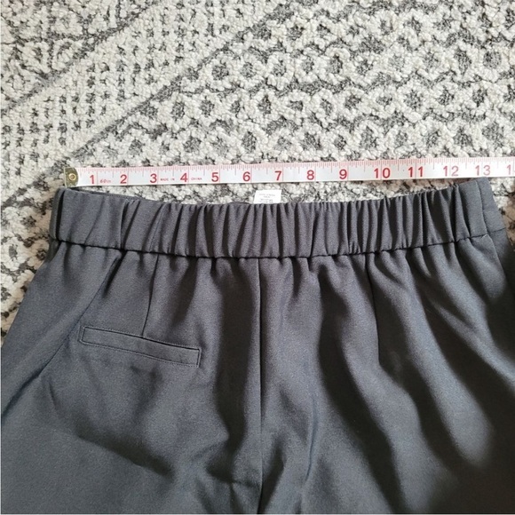 Halara High Waisted Drawstring Zipper Side Pocket Plain Casual Shorts 3'' - Picture 5 of 7